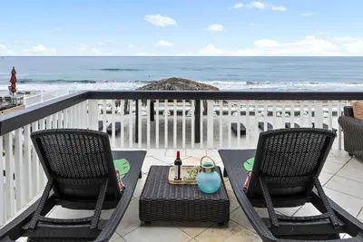 Image de Upper Level Pet-Friendly Oceanfront Condo with a Private Patio P925-4