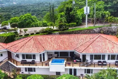 Image de Hillside Home - Ocean Views - Pool - 5 Bedrooms