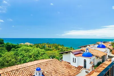Your Own Private Villa and Pool, Amazing Views, 5 min Walk to the Beach!