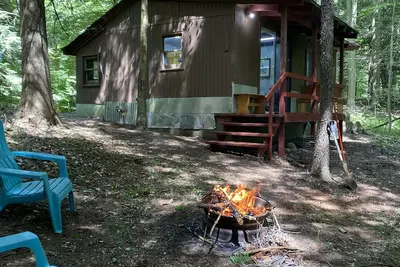 Image de Cute cabin in the woods