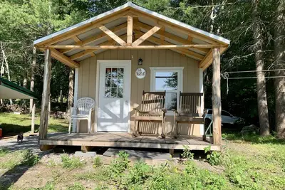 Image de Small lakefront cottage on Black Lake with dock - can sleep 13