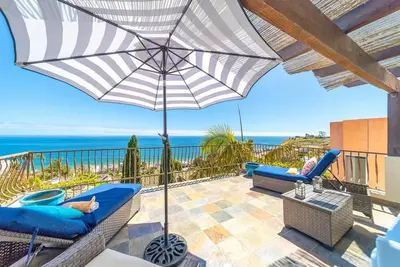 Image de Malibu gem w\/spectacular ocean views - 1 block from beach