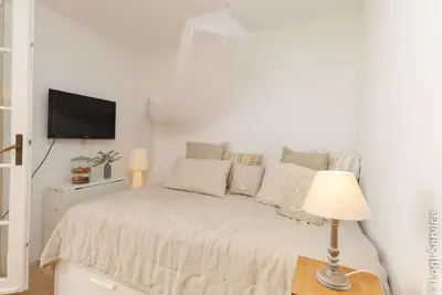 Image de Superbe appartement rénovée 2 pièces avec jardin et amarrage