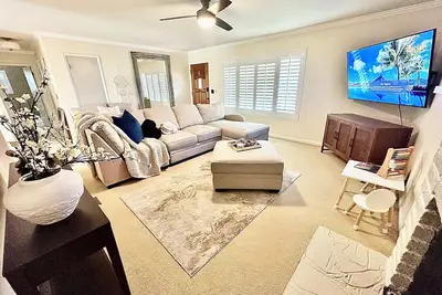 Charming 3b-2ba in Anaheim’s Heart
