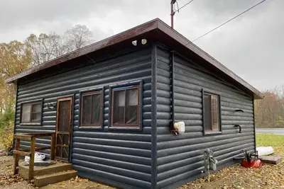 Image de Perfect getaway! Modern, rustic cottage on the St. Joseph River.