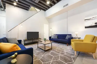Image de Extravagant Duplex 6br-4br! Garage\/Sleeps 16!