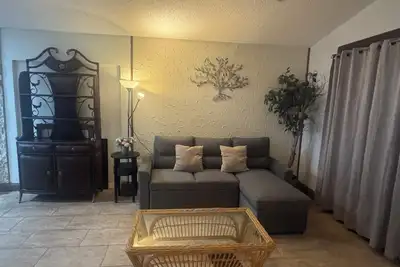 Image de Centrally located house in a lake community - close to the beaches!