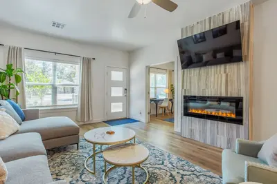 Image de ★The Plaza Retreat★ Outdoor Fire Pit, Fast Wi-Fi, Close To Everything