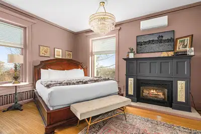 Image de Selina Louise Suite Jacuzzi & Fireplace