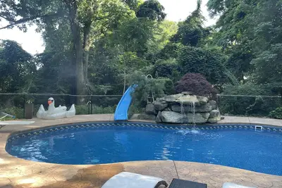 Image de Luxe Villa Private Heated Pool HotTub 30 Min to Nyc\n