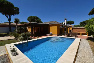 Image de Villa rustique et confortable  avec piscine privée à Chiclana de la Frontera, Andalousie, Espagne pour 6 personnes