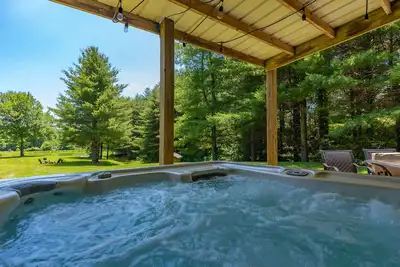 Image de Stocked Fishing Pond + Private + Hot Tub + Game Room!