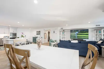 Image de Penthouse with Private Roofdeck on Plymouth Harbor