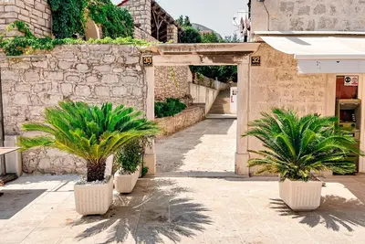 Image de 1 Br apartment in center