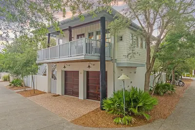 Image de Butterfly Carriage House - Rosemary Beach, Butterfly Park, Bikes, 4 Pools