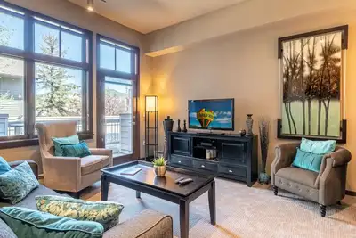 Image de Howelsen Place A201 | Air Conditioning | Downtown Steamboat | Shopping & Restaurants