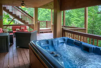 Image de Edelweiss Chalet - Innsbruck Cabin, Creek and Golf Course Views and Hot Tub