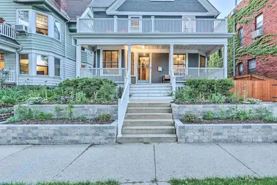 Image de Milwaukee Home < Half Mi to Lake Michigan!