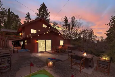 Image de Spacious, Modern Mountain Cabin with Hot Tub