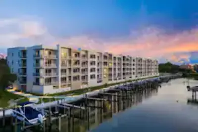 Image de The Strand, Luxury Condo, Breathtaking Water Views