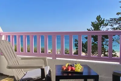 Image de Studio dans une magnifique Villa avec un accès privé plage.