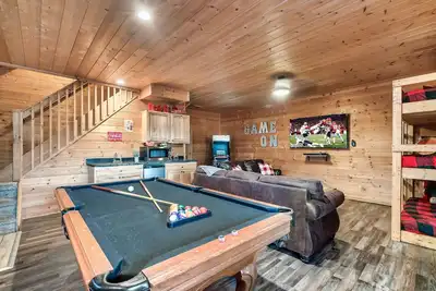 Image de Sleeps 12 | Hot Tub + Game Room | Near Dollywood