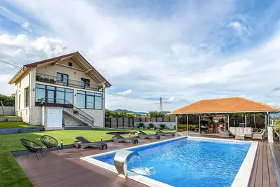 Image de Beautiful home in Velika