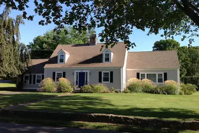 Image de Great home walkable to everything!