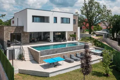 Image de Superbe maison à Buje avec cuisine