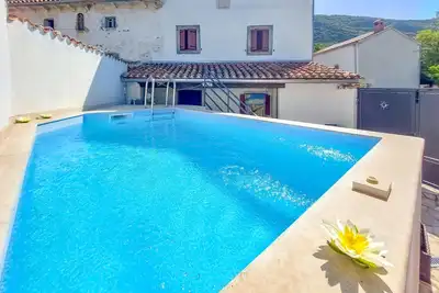Image de Maison confortable à Buzet avec WiFi