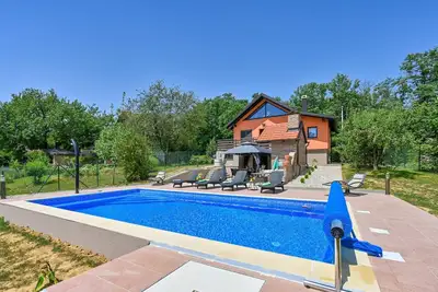 Image de Superbe maison à Kapela avec jacuzzi