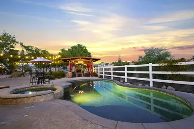 Image de Wine Country Haven Surrounded by Vineyards! !