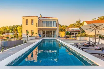 Image de Superbe maison à Dugopolje avec sauna