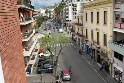 Image de Elegant apartment - 5 min from Tasso square and 2 from Circumvesuviana