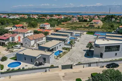 Image de Belle maison à Vir avec sauna