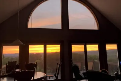 Image de The Hilltop Retreat - Quiet, Peaceful, & Family-Oriented With Great Views And A/C!