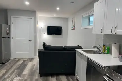 Image de Guest Suite in Regina - Queen Bed