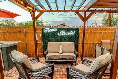 Image de Cozy Home w/Yard & Outdoor Kitchen 5 min. Drive to Downtown & Airport