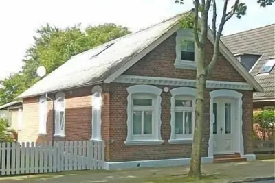 Image de Ferienhaus in Wyk, 3- Zimmer auf ca. 74 m², Terrasse und Über 400 m² Garten