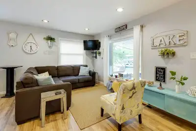 Image de Lakefront Sunrise Beach Home w/ Private Dock!