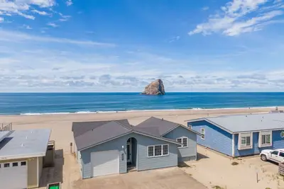 Image de The Sandbox #107 - Oceanfront with amazing views. In the sand at Pacific City