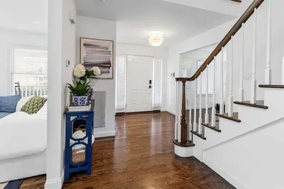 Image de 7 mins from the beach! Gorgeous home for the perfect vacation.