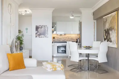 Image de Oceanview Luxury 1-Bedroom Apartment, quiet location with Pool, Wifi, Garage
