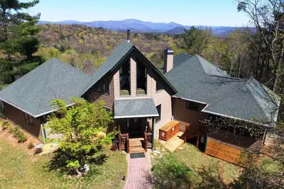Image de Sterling Lodge | Luxury Home with Mtn Views, Game Room, Hot Tub and More