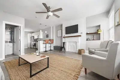 Image de Modern Newly Renovated Duplex 6br\/3br Sleeps 16