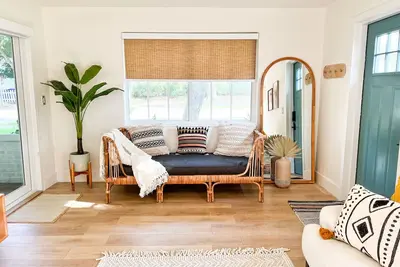 Image de Boho Beach Villa- minutes to the ocean