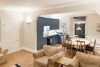 Image de 4 chambres à coucher à Tenby