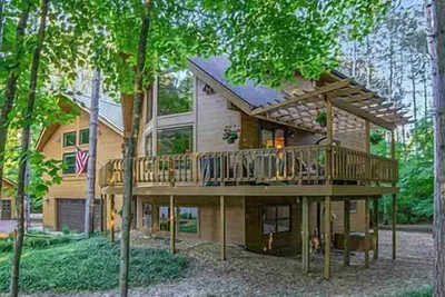 Expansive home just 3 blocks from Buck lift on resort property!