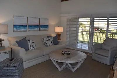 Image de 3/2 Newly Renovated Family Condo- beach front