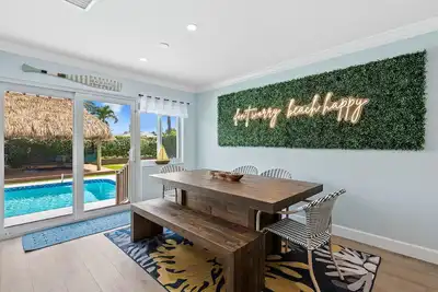 Image de ⛳️ Tiki Paradise! Pool, putting green, arcade, kids’ playset!